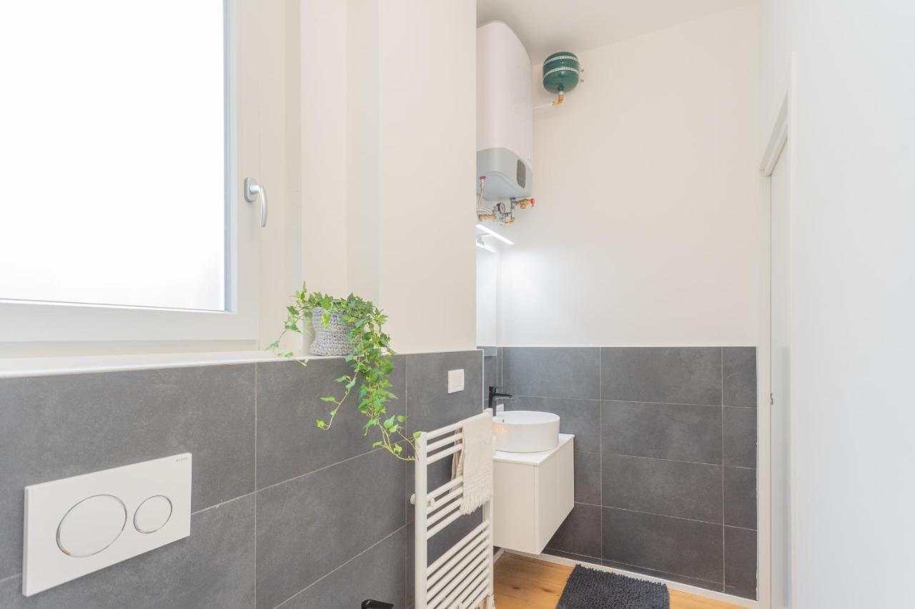 A Step From The Lake Apartment By Rent All كومو المظهر الخارجي الصورة